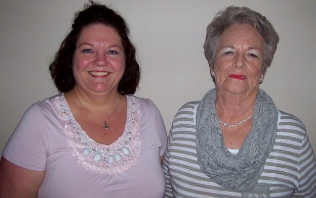 Ina Perkins en Maria Claassen (De Kelders kantoor)